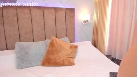 Snapshot of gabriella_santoss chatting on December 19, 5:08 pm gabriella_santoss online show from December 19, 5:08 pm