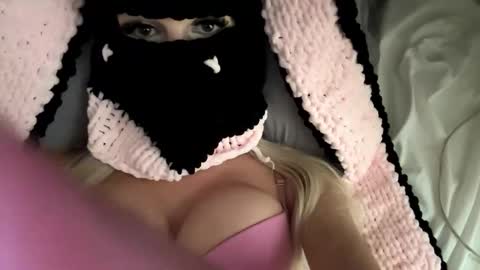 Feetbaabe online show from May 20, 11:51 am