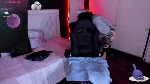 Snapshot of ghosty_doll chatting on December 17, 1:49 pm Allison online show from December 17, 1:49 pm