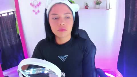 giaaaa   online show from February 16, 6:52 pm