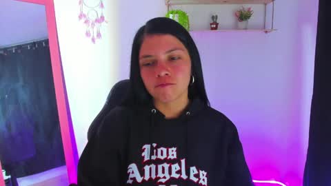 giaaaa   online show from April 7, 12:23 am