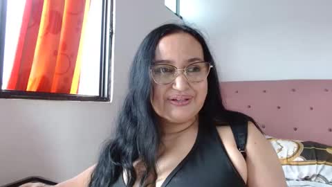 nahomi online show from February 6, 10:00 pm