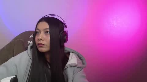 gigglepuff_ online show from December 18, 8:19 am