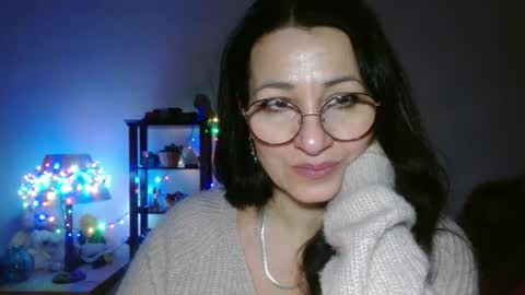 GinaONeon online show from January 13, 8:35 pm