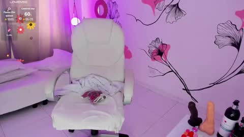 Kendall online show from December 20, 1:37 pm