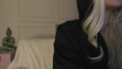 Gio online show from April 15, 4:07 pm