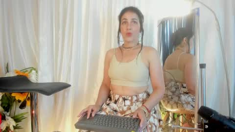 Girasol Walton online show from March 26, 2:19 pm