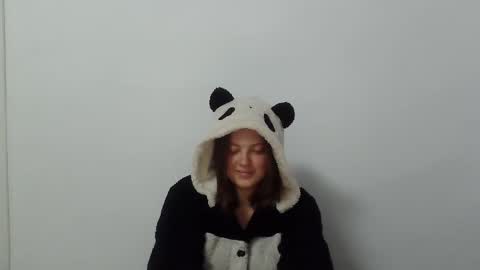 Snapshot of girl_leya chatting on October 9, 8:57 pm girl_leya online show from October 9, 8:57 pm