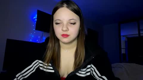 girl_shy07 online show from February 1, 8:18 pm