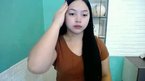 Rhaine online show from February 22, 5:36 pm