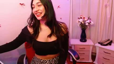 Snapshot of giselle_greey chatting on October 23, 7:36 am giselle_greey online show from October 23, 7:36 am