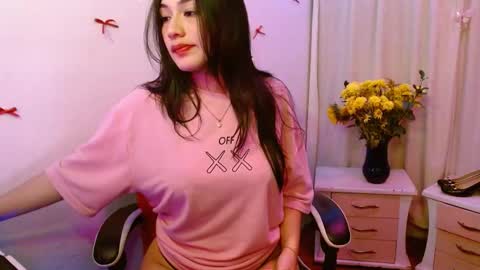 Snapshot of giselle_greey chatting on October 6, 8:53 am giselle_greey online show from October 6, 8:53 am