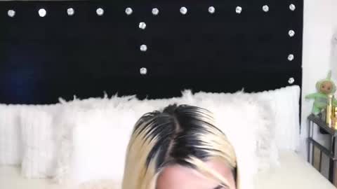 Giselle online show from April 4, 1:54 pm