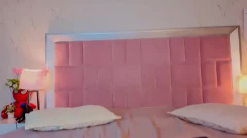 Giselle Tompos online show from April 1, 3:31 pm