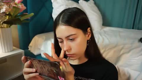 Agness online show from December 18, 2:44 pm