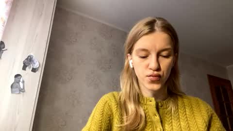 gladyswigg online show from April 12, 3:26 pm