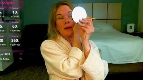 Gwendolyn online show from December 22, 1:12 am