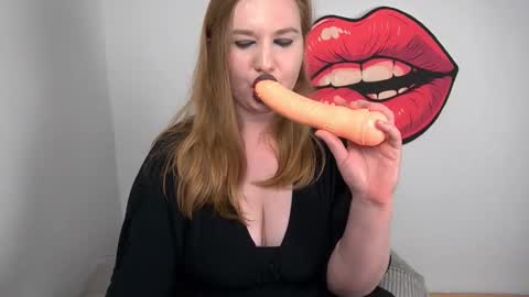 Nikki online show from October 31, 3:49 pm