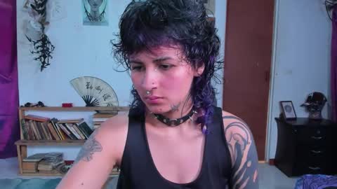Snapshot of glitch_doll chatting on October 16, 3:47 pm NYX online show from October 16, 3:47 pm