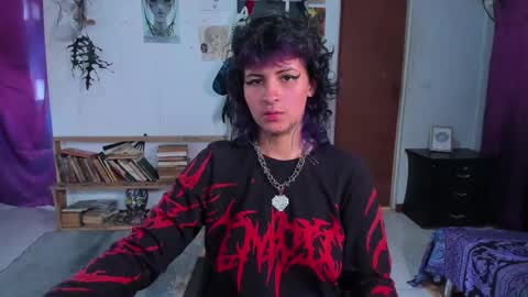 Snapshot of glitch_doll chatting on October 18, 4:32 pm NYX online show from October 18, 4:32 pm