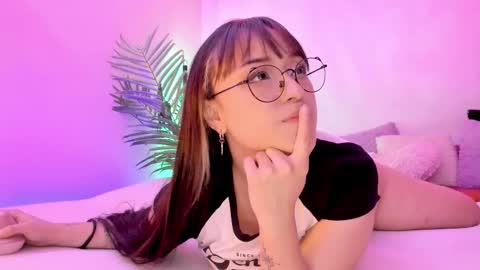 Mimi online show from November 10, 7:09 pm