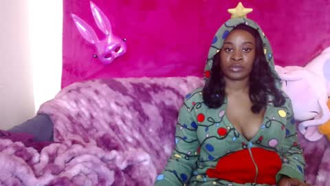 Snapshot of goddess_aaliyah chatting on December 13, 8:32 am goddess_aaliyah online show from December 13, 8:32 am