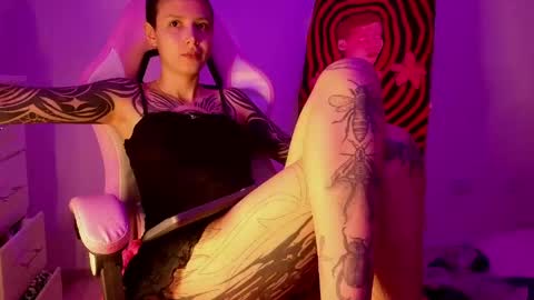 vee online show from April 1, 11:24 pm