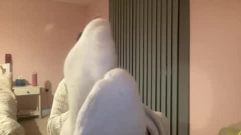 Goddess L online show from April 5, 8:41 pm