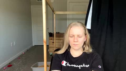 feyaa22 online show from March 1, 4:00 pm