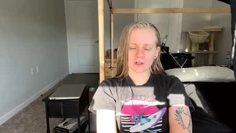 feyaa22 online show from March 3, 1:04 pm