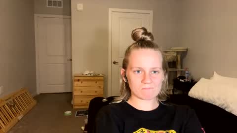 feyaa22 online show from March 10, 1:34 am