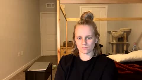 feyaa22 online show from March 3, 2:44 am