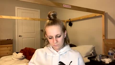 feyaa22 online show from February 6, 2:44 am