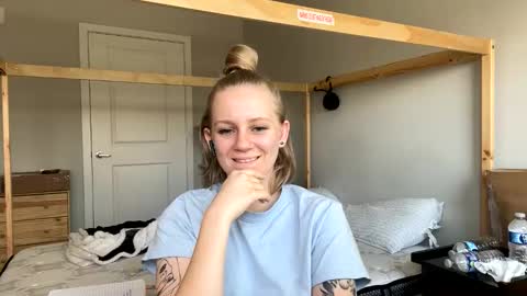 feyaa22 online show from February 6, 4:25 pm