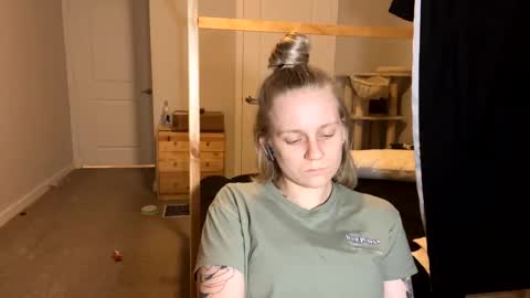 feyaa22 online show from March 8, 2:10 am