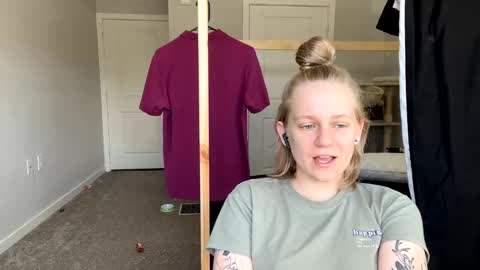 feyaa22 online show from March 7, 4:00 pm