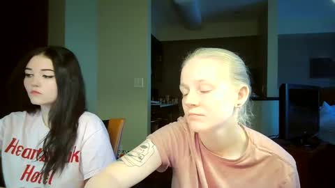 feyaa22 online show from September 19, 4:50 pm