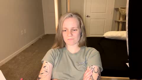 feyaa22 online show from March 7, 2:36 am