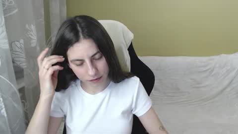 Elizabeth Effie online show from March 5, 6:15 pm