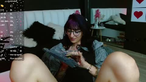 Meredith Alessandra online show from April 9, 4:37 am