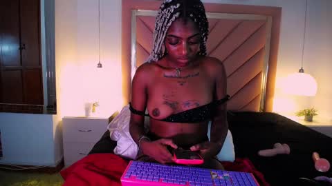 Snapshot of gracceloret chatting on October 21, 3:43 am Gracceloret online show from October 21, 3:43 am