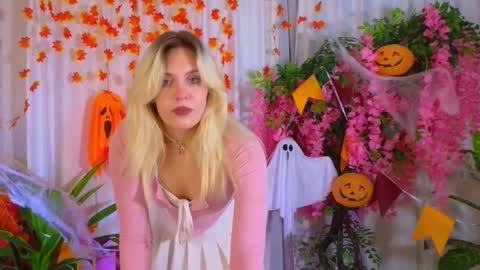 Snapshot of gracecaldwell chatting on October 28, 4:57 pm Grace online show from October 28, 4:57 pm