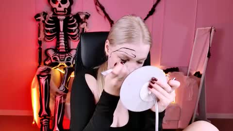 Grace Glamour online show from October 17, 5:43 am