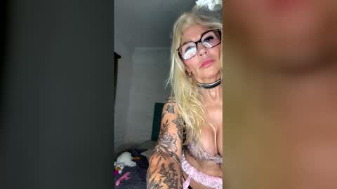 Antzella Granny online show from April 28, 2:38 am