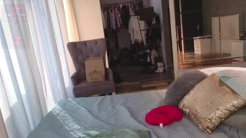 Greyslopez online show from November 11, 9:45 pm