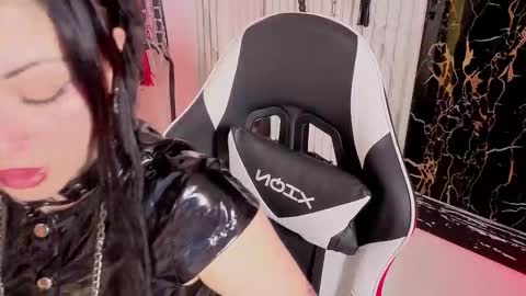 Snapshot of guxplo_ chatting on September 11, 12:27 pm Miss online show from September 11, 12:27 pm