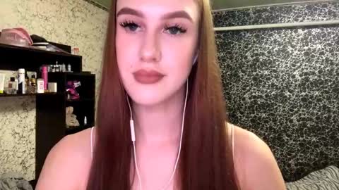 Gwen online show from October 19, 8:00 pm