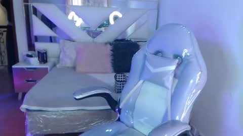 gyal_8_ online show from October 23, 9:21 pm