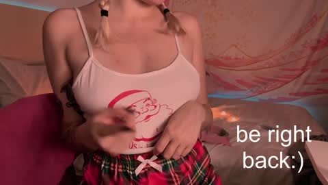 Snapshot of h2h0e chatting on January 25, 7:38 pm Lana online show from January 25, 7:38 pm