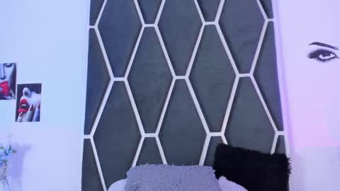 Kendal online show from March 1, 6:00 pm